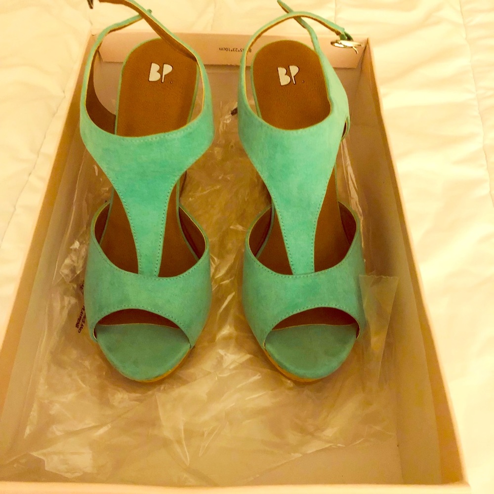 Nordstrom suede teal (mint) peep toe wedges